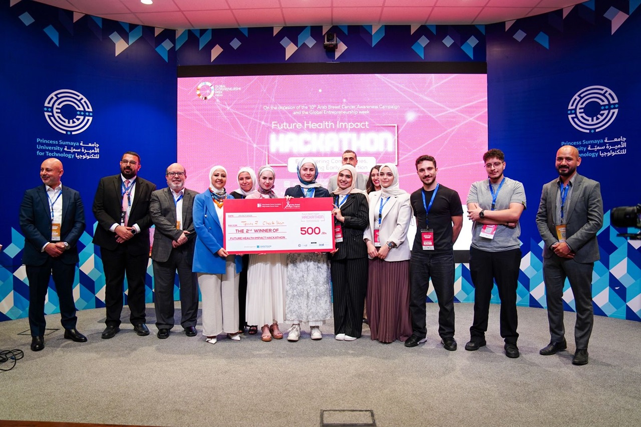 الطالبة لين نوفل من "عمان العربية" تحقق مركزًا متقدمًا في هاكاثون "التأثير في صحة المستقبل"3