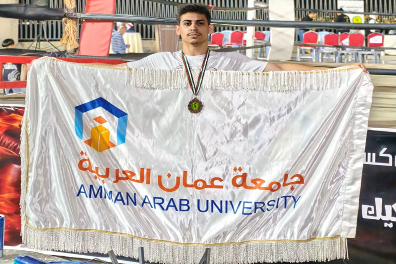 الطالب الخالدي من عمان العربية يحصل على المركز الثالث في بطولة الجنوب للرياضات القتالية1