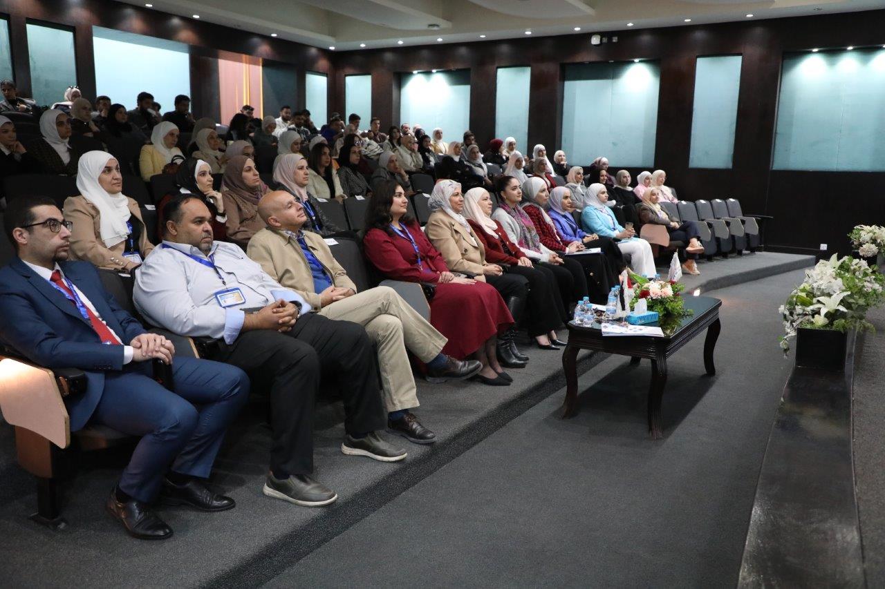 كلية الصيدلة في جامعة عمان العربية تكرّم طلبتها المتفوقين والمتميزين في الأنشطة اللامنهجية4