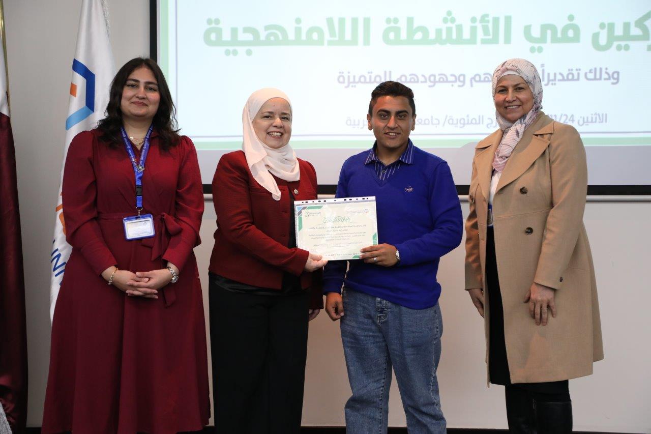 كلية الصيدلة في جامعة عمان العربية تكرّم طلبتها المتفوقين والمتميزين في الأنشطة اللامنهجية28