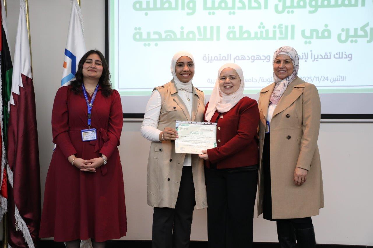 كلية الصيدلة في جامعة عمان العربية تكرّم طلبتها المتفوقين والمتميزين في الأنشطة اللامنهجية32