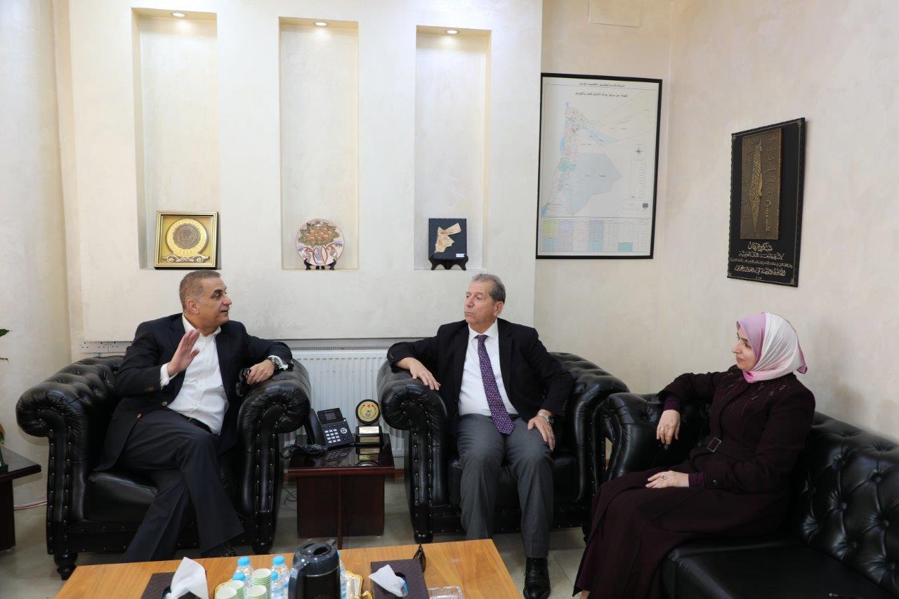 رئيس جامعة عمان العربية يستقبل وفداً من جمعية لجنة اليتيم العربي2