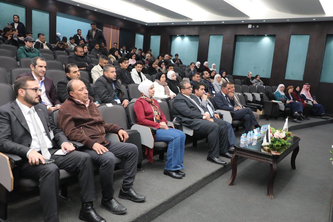 الدكتورة هيفاء النجار تحاضر في جامعة عمّان العربية حول دور الأسرة والتعليم في تمكين المرأة12