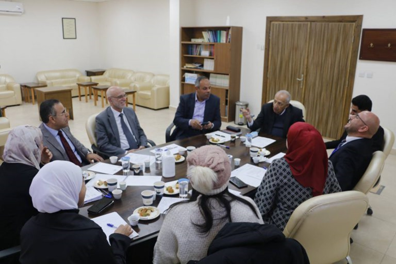 تكنولوجيا المعلومات في "عمان العربية" تعرض مشروعًا رياديًا لتوظيف الذكاء الاصطناعي في تحسين كتابة الخط العربي4