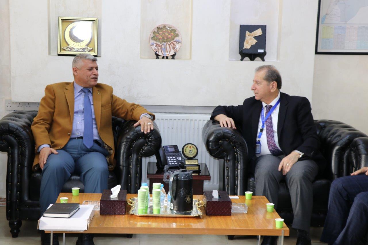 رئيس جامعة عمّان العربية يستقبل وفدًا من بلدية بيرين1