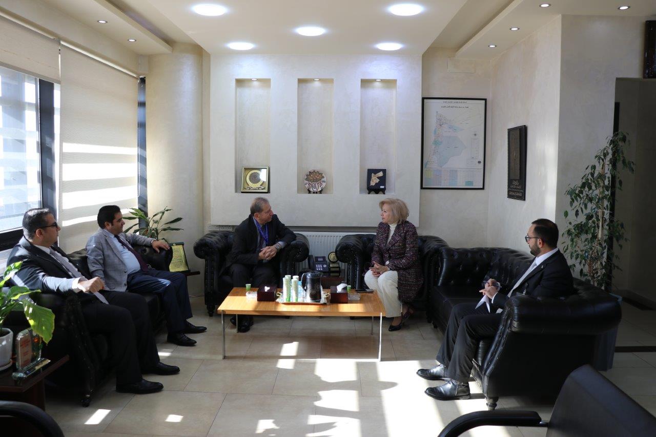 الدكتورة هيفاء النجار تحاضر في جامعة عمّان العربية حول دور الأسرة والتعليم في تمكين المرأة20