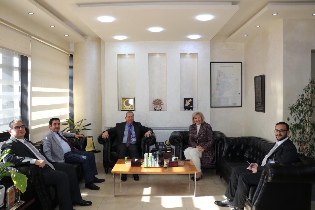 الدكتورة هيفاء النجار تحاضر في جامعة عمّان العربية حول دور الأسرة والتعليم في تمكين المرأة21