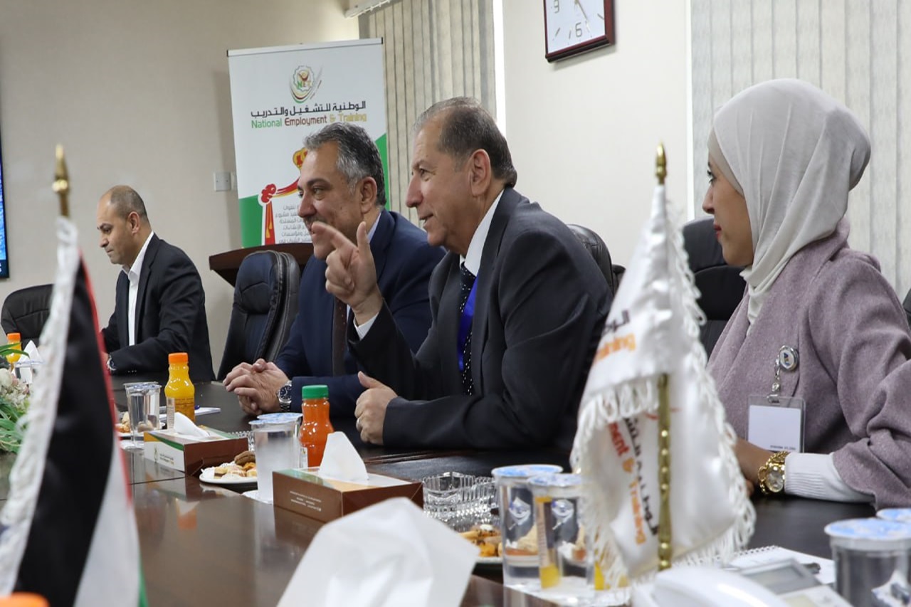 وفد من جامعة عمان العربية يزور الشركة الوطنية للتشغيل والتدريب لبحث تعزيز التعاون المشترك3