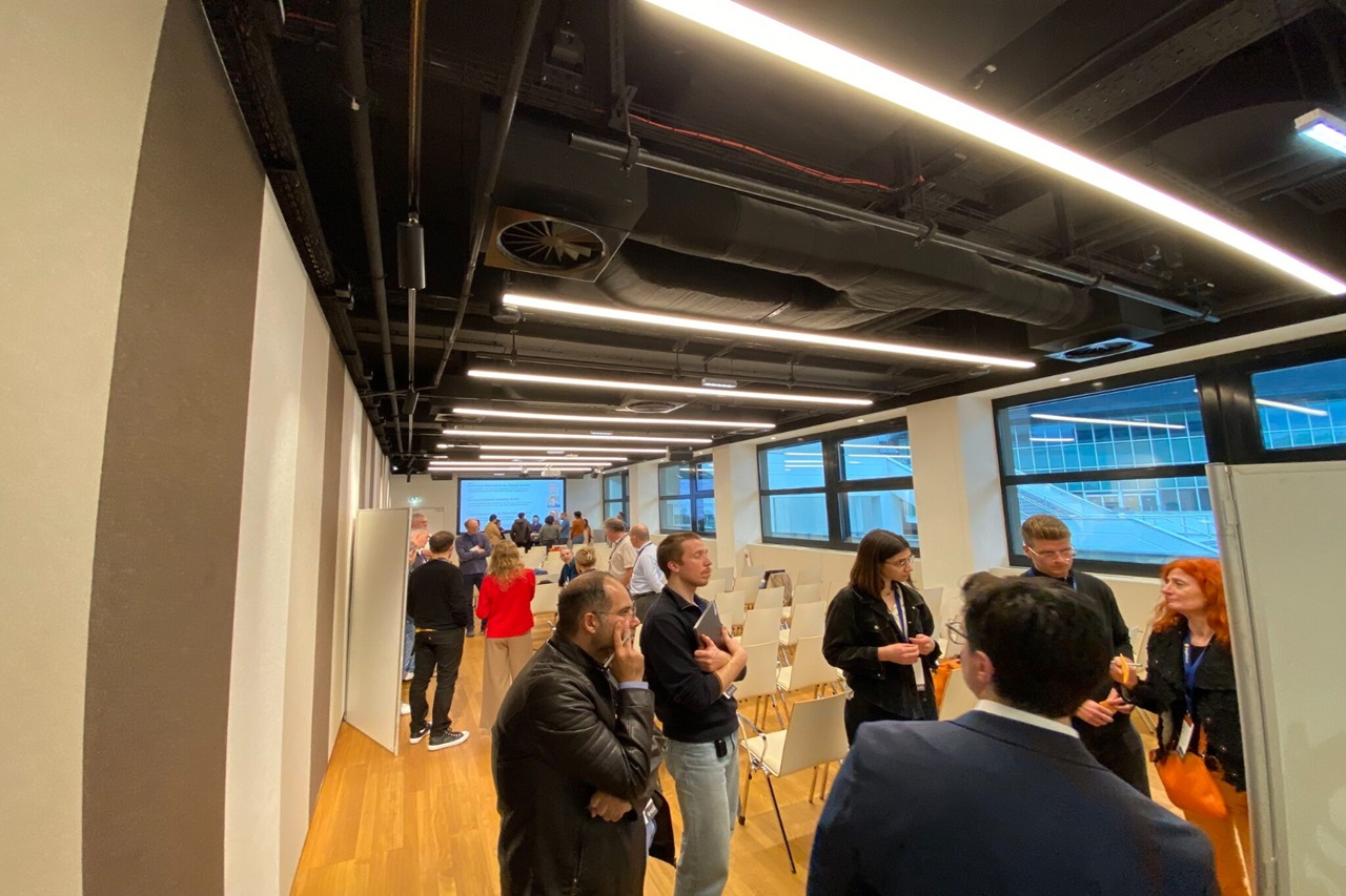 تكنولوجيا المعلومات في "عمان العربية" تشارك في أعمال المؤتمر العلمي الدولي IEEE VIS 2025 في النمسا4