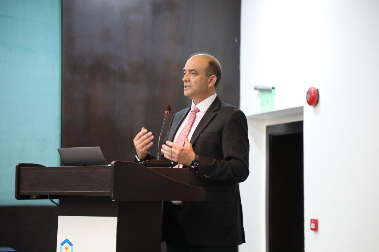 البروفيسور عمر حتاملة في جامعة عمّان العربية: الذكاء الاصطناعي بوابة المستقبل9