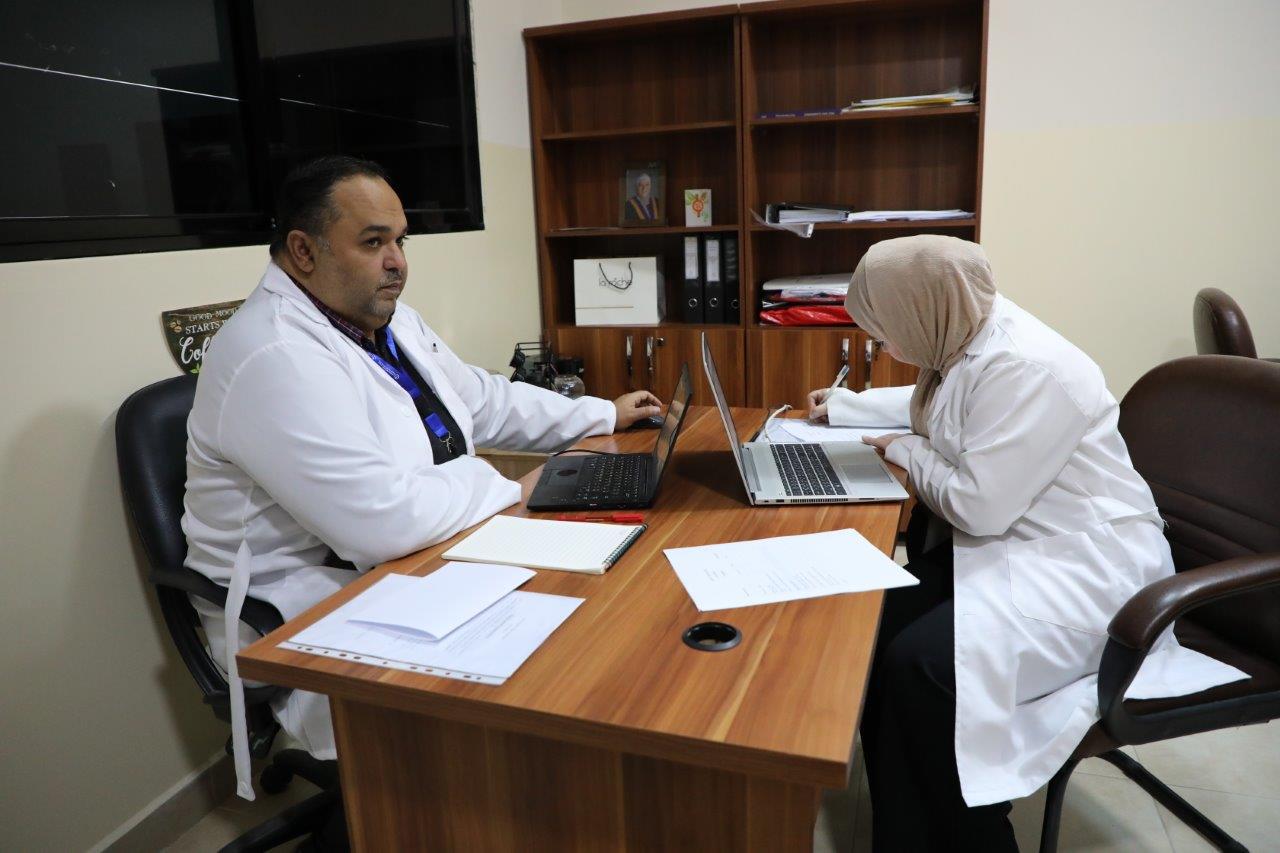 صيدلة "عمان العربية" تعزّز التقييم العملي لطلبة الصيدلة من خلال الامتحان السريري المنظم2