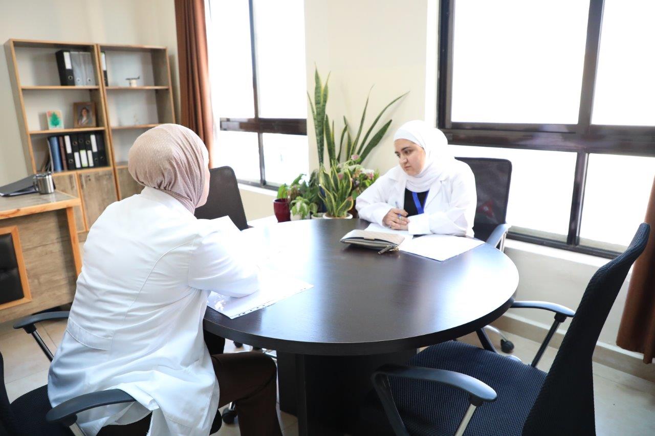 صيدلة "عمان العربية" تعزّز التقييم العملي لطلبة الصيدلة من خلال الامتحان السريري المنظم6