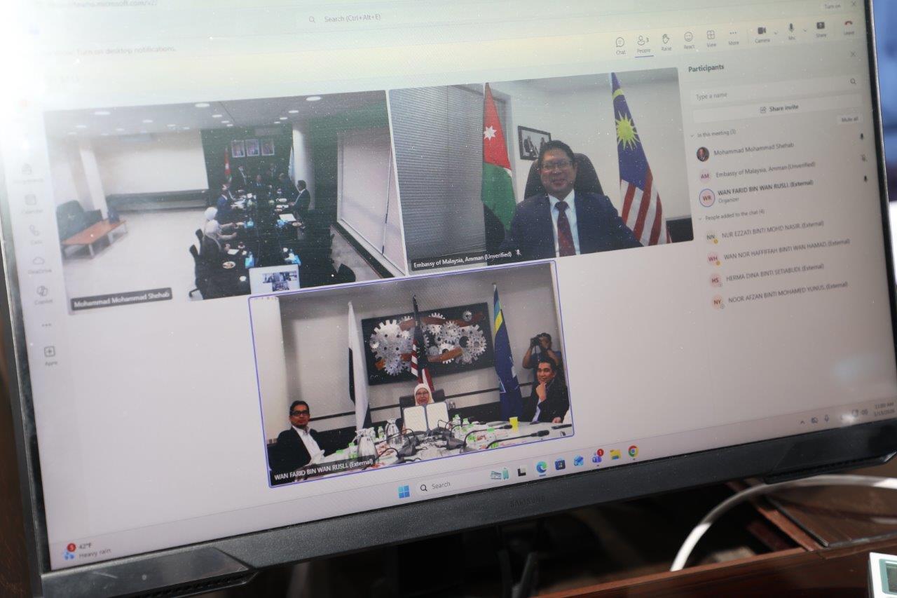 جامعة عمان العربية وجامعة باهانج السلطان عبدالله الماليزية يوقعان اتفاقية تعاون أكاديمي وبحثي14