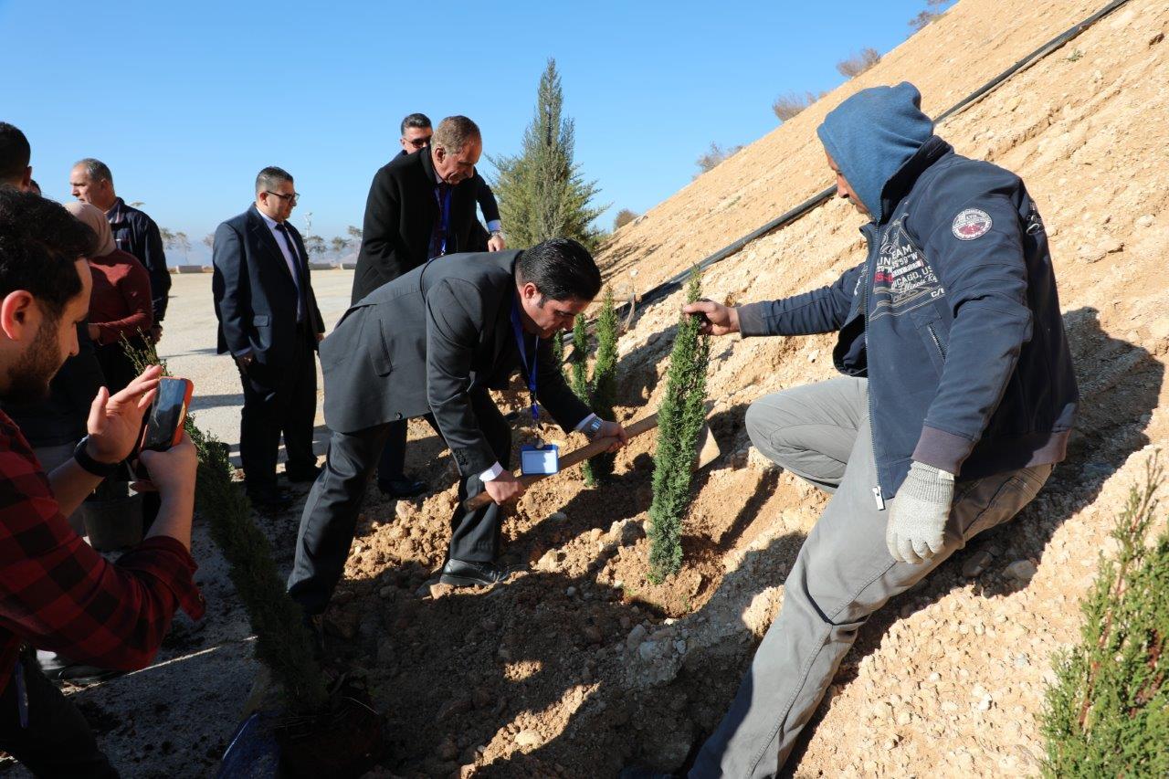 جامعة عمان العربية تنظم فعالية يوم الشجرة بالتعاون مع وزارة الزراعة وأمانة عمّان الكبرى7