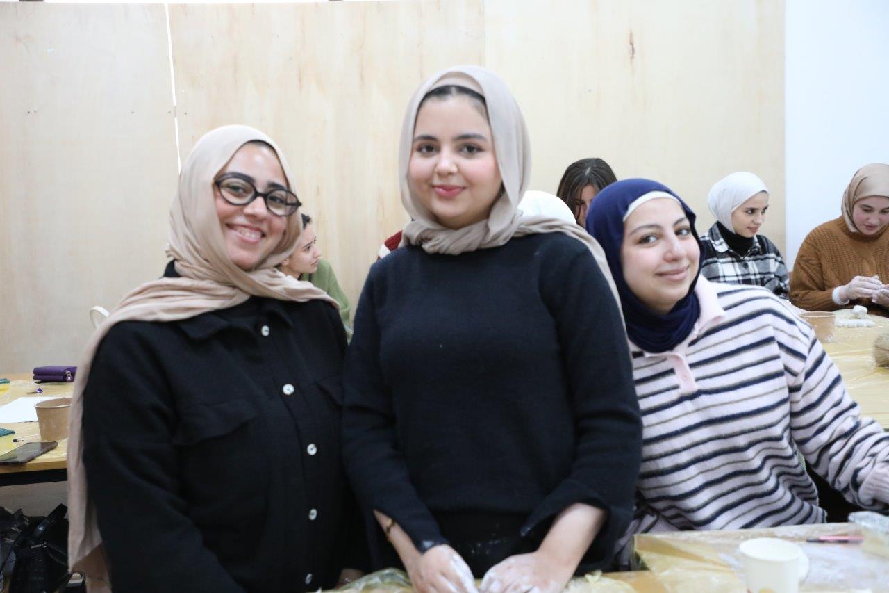 قسم هندسة العمارة في "عمان العربية" ينظم ورشة عمل إبداعية في التشكيل بالصلصال5