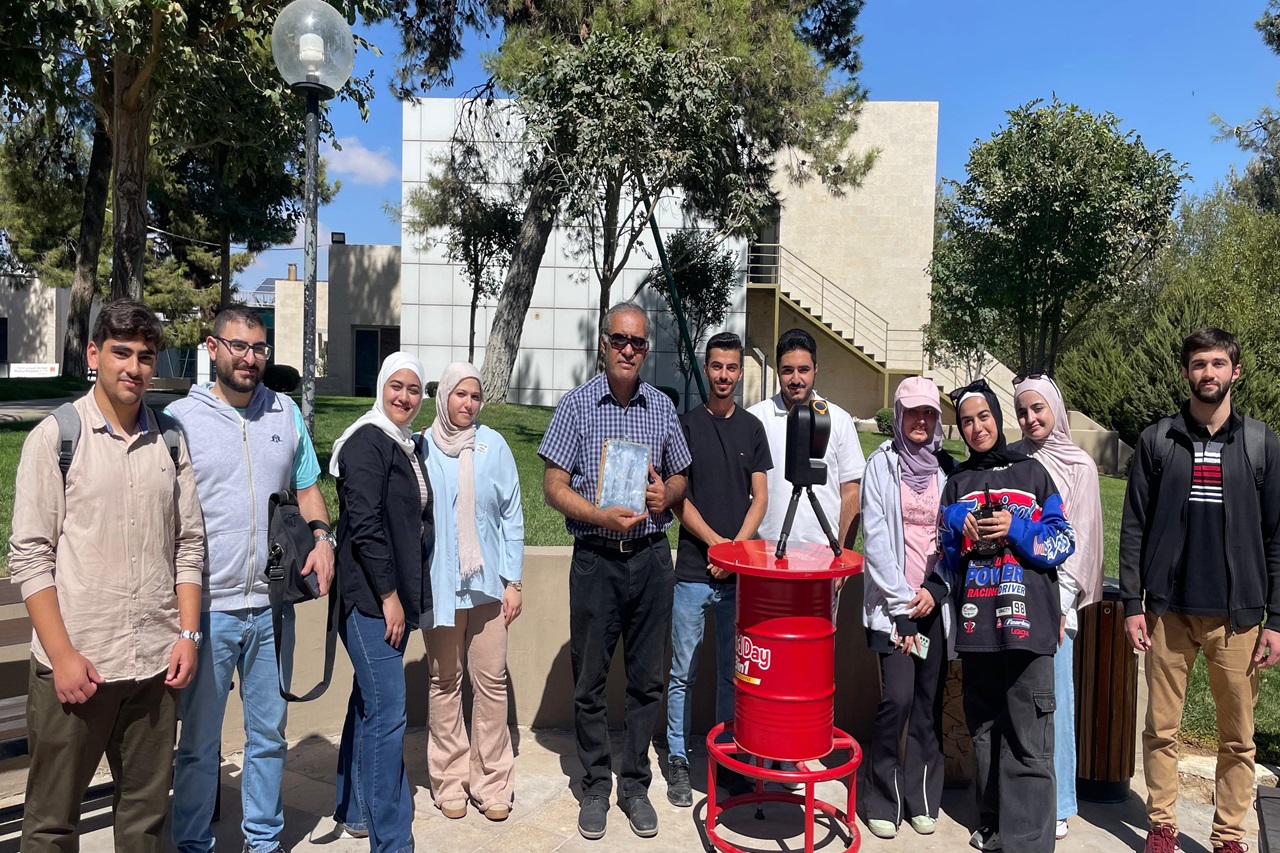 طلبة علوم الطيران ومجتمع الفضاء والالكترونيات في "عمان العربية" يشاركون في دورة تدريبية حول "علوم وتكنولوجيا الفضاء"1