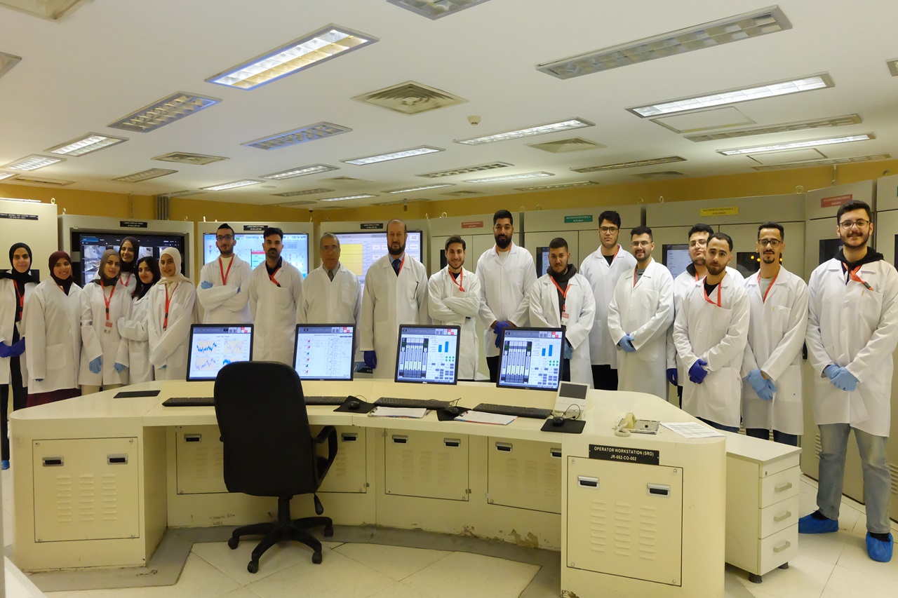 طلبة قسم هندسة الطاقة المتجددة في "عمان العربية" يزورون المفاعل النووي الأردني للبحوث والتدريب2