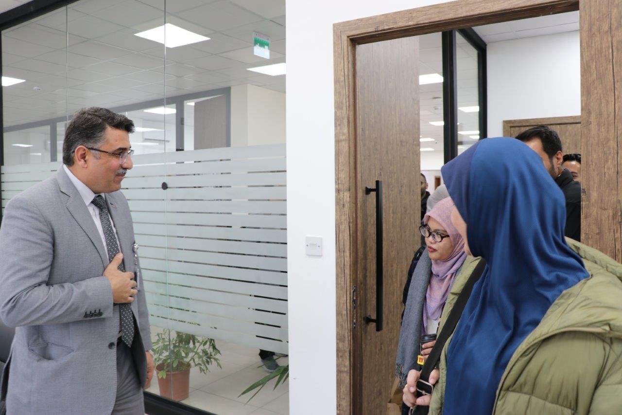 تعاون بحثي دولي بين جامعة عمان العربية وجامعة (UKM) الماليزية9