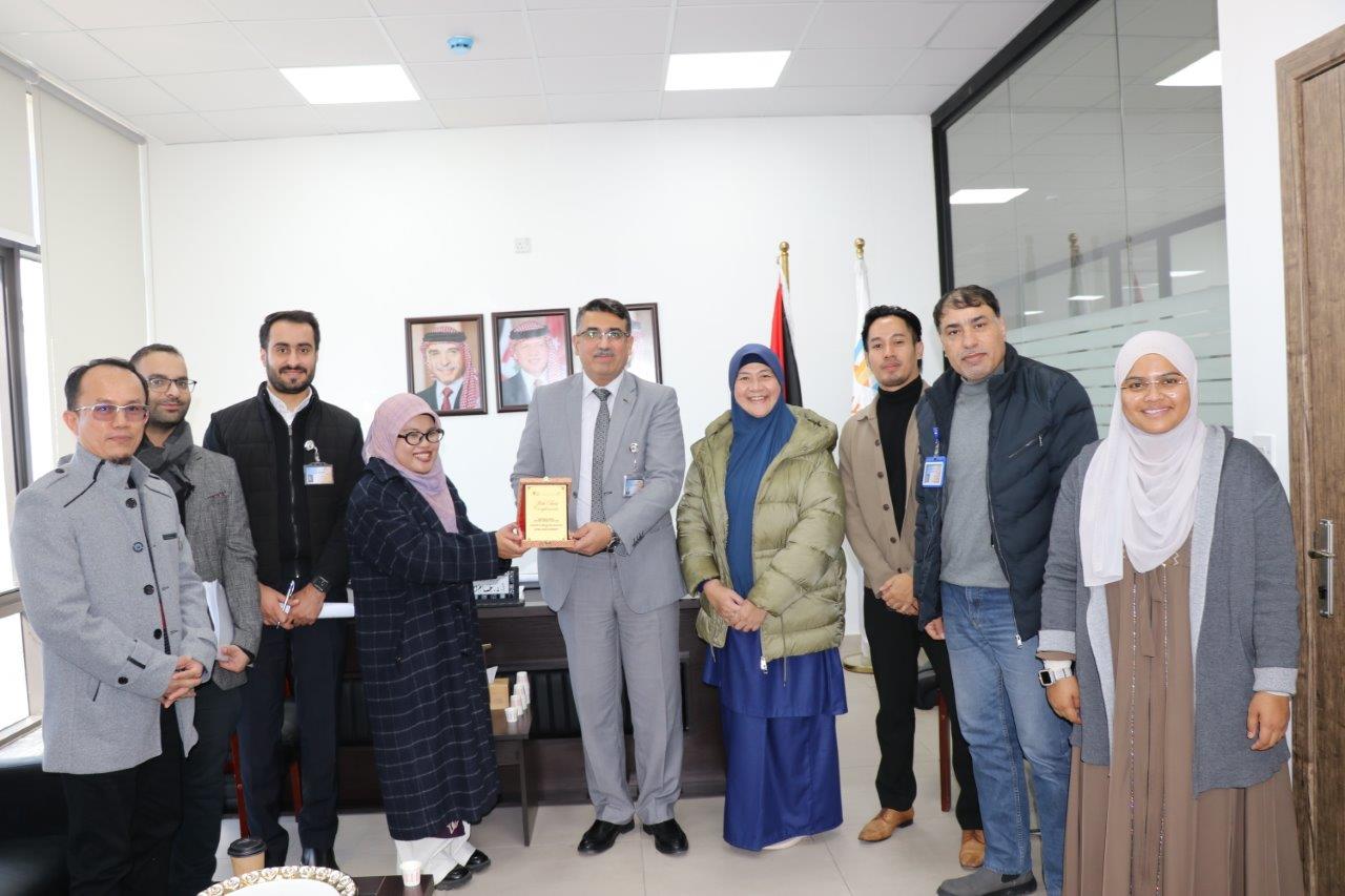 تعاون بحثي دولي بين جامعة عمان العربية وجامعة (UKM) الماليزية12