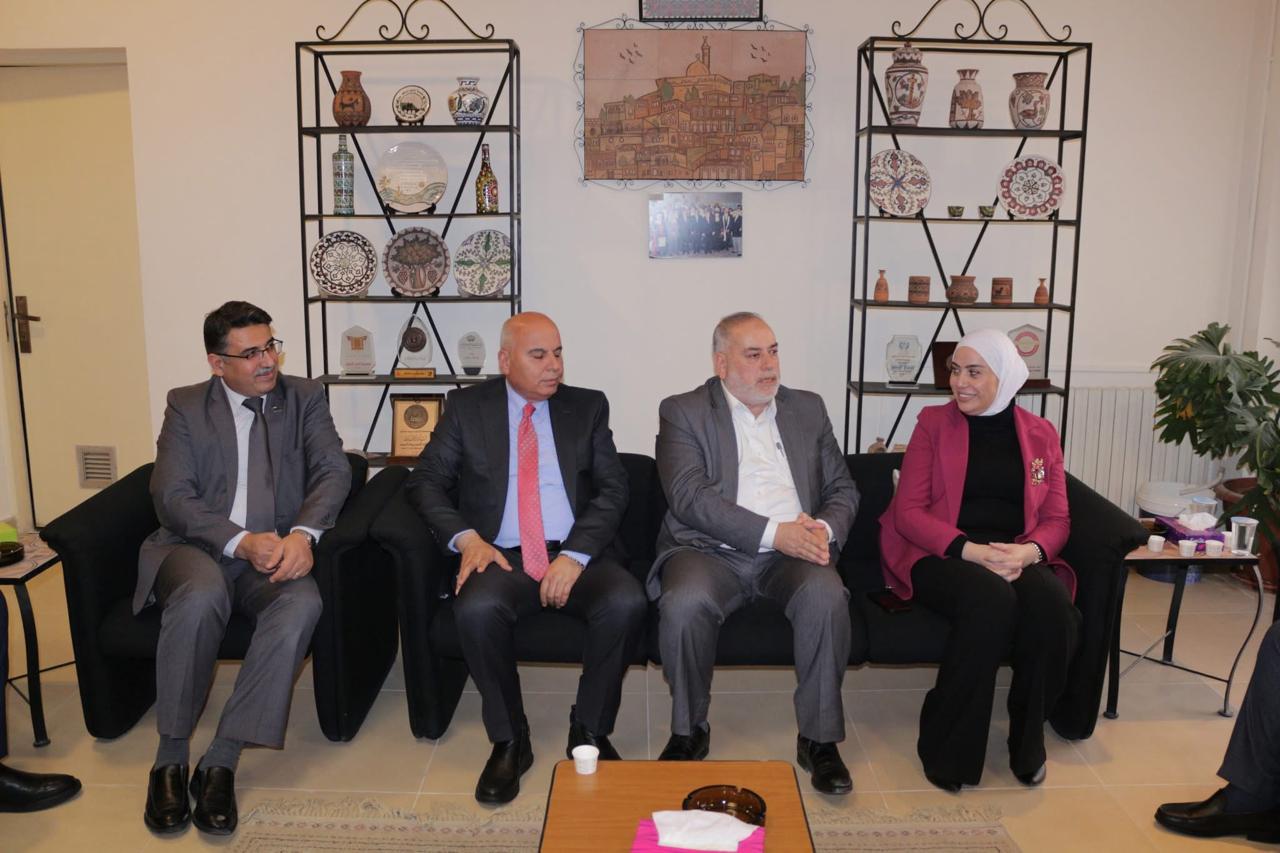 جامعة عمان العربية تشارك في احتفالية اليوم التطوعي العالمي وتُكرَّم لدورها المجتمعي5