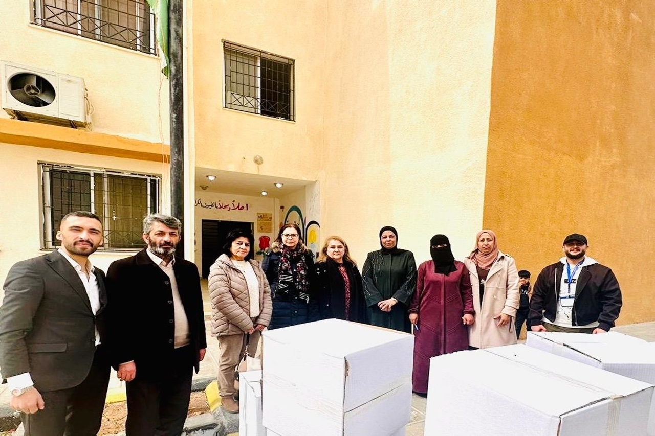 جامعة عمان العربية تشارك في مبادرة إنسانية لدعم الأسر العفيفة في لواء الجيزة1