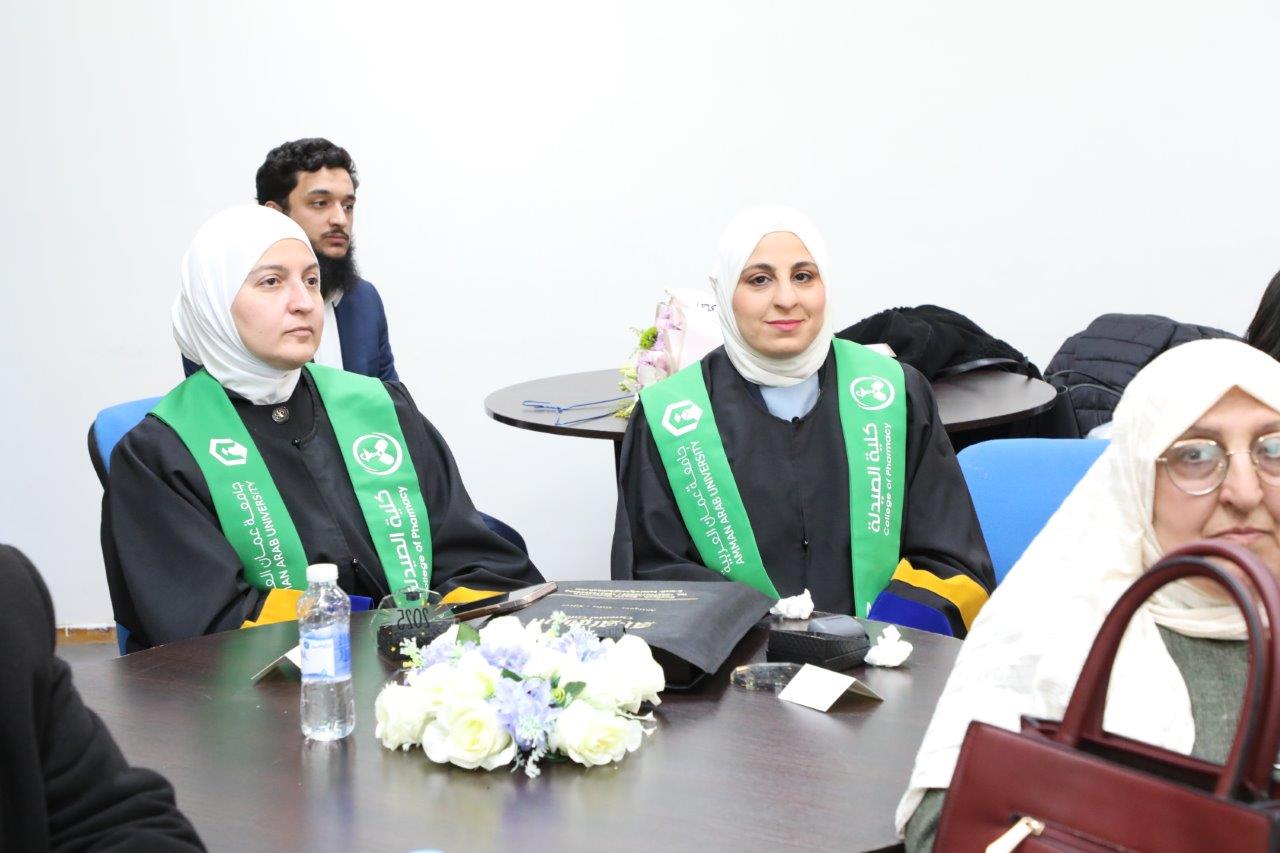 جامعة عمان العربية تحتفي بتخريج الدفعة الأولى من ماجستير اليقظة الدوائية والشؤون التنظيمية17