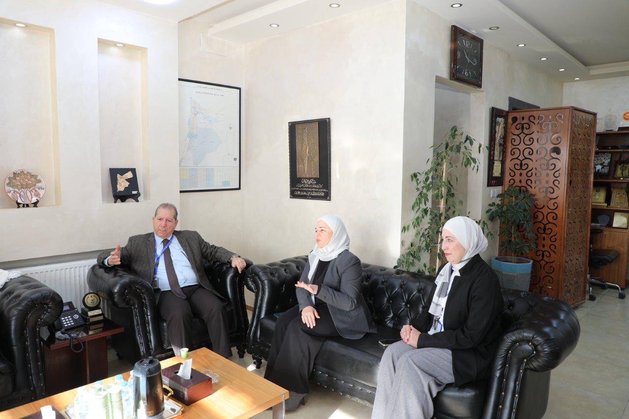 اتفاقية تعاون بين جامعة عمان العربية ومؤسسة نهر الأردن للصناعات الدوائية لتعزيز التدريب العملي والبحث التطبيقي3