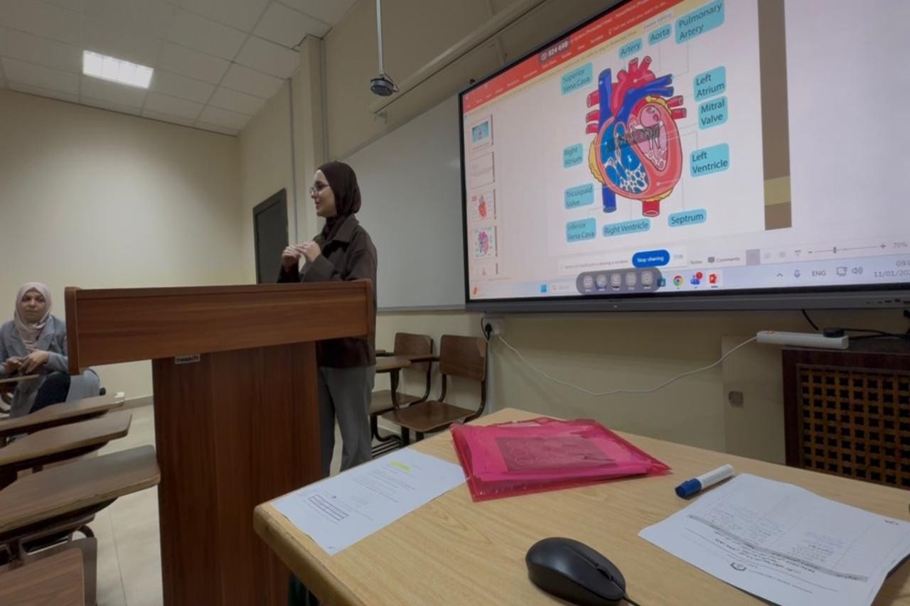 جامعة عمان العربية تنفّذ سلسلة ورش تدريبية في تعليم الأقران من خلال طلبتها3