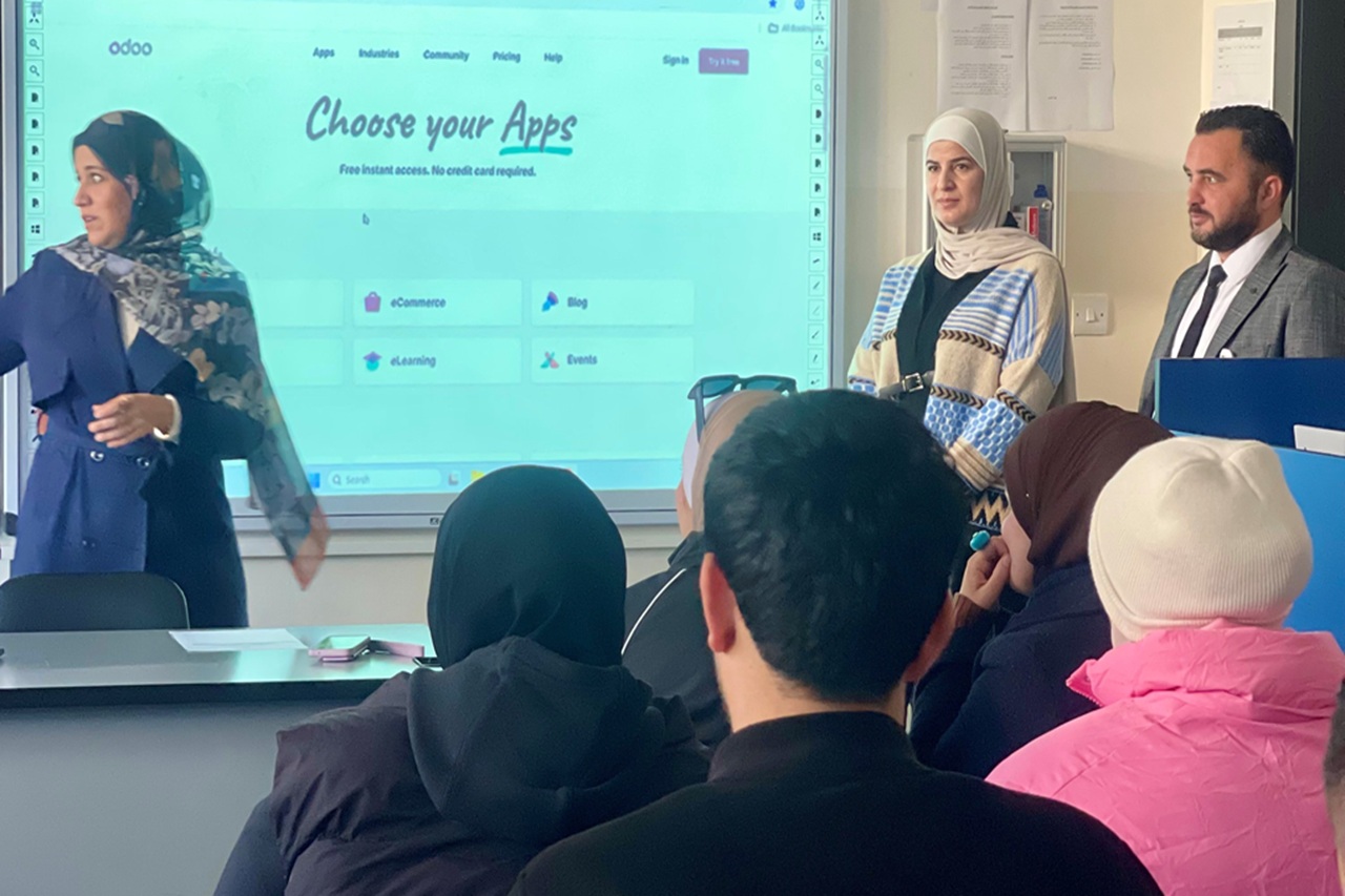 جامعة عمان العربية تنفّذ سلسلة ورش تدريبية في تعليم الأقران من خلال طلبتها8