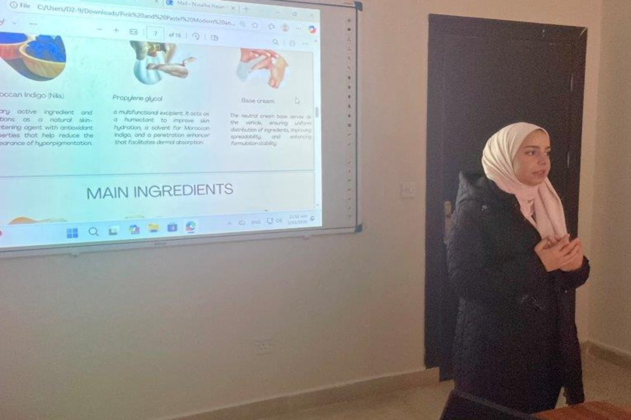 طلبة كلية الصيدلة في "عمان العربية" يحولون المعرفة النظرية إلى منتجات صيدلانية وتجميلية مبتكرة4