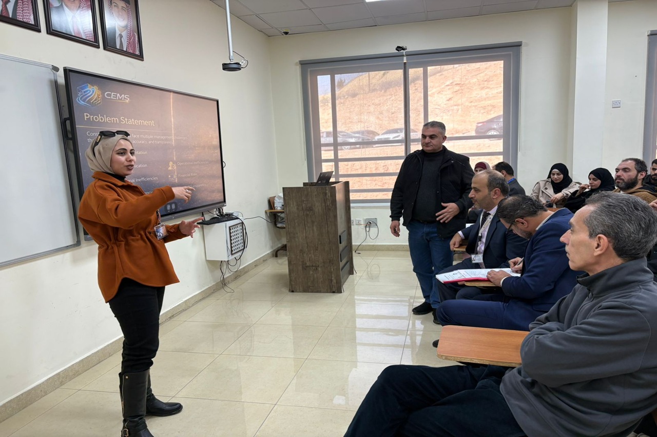 كلية تكنولوجيا المعلومات في "عمان العربية" تستعرض قصة نجاح خريجتها ماسة غنيمات3