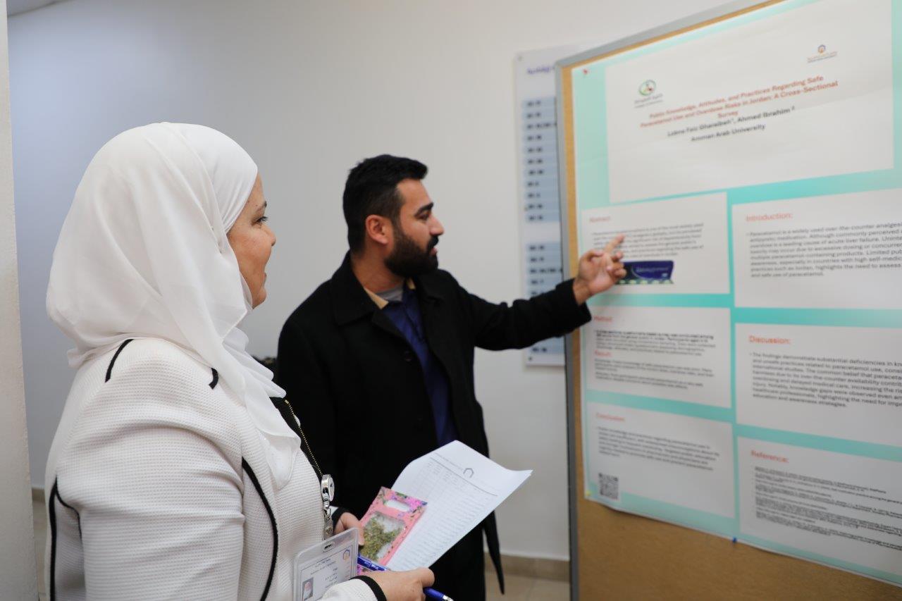 صيدلة "عمان العربية" تنظم عرضًا لمشاريع طلبة الصيدلة البحثية ضمن نهج التعليم القائم على المشاريع6