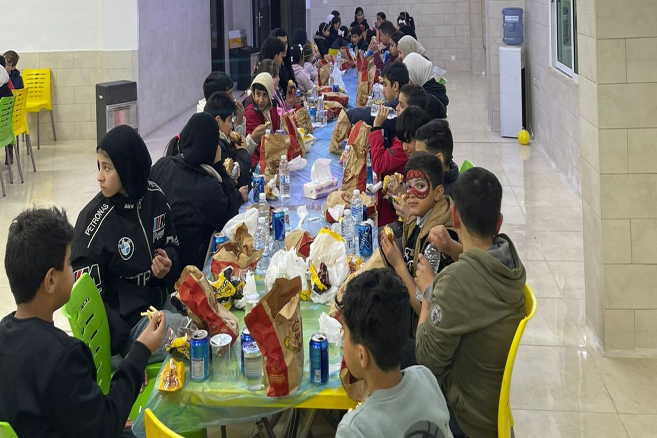 صيدلة "عمان العربية" تنظّم الإفطار الخيري الرمضاني الرابع للأطفال الأيتام3