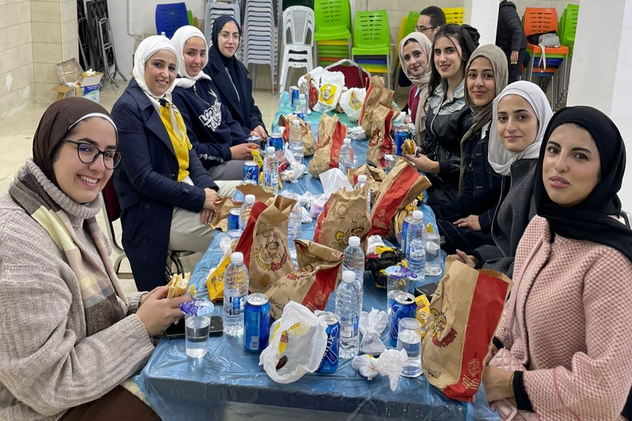 صيدلة "عمان العربية" تنظّم الإفطار الخيري الرمضاني الرابع للأطفال الأيتام4