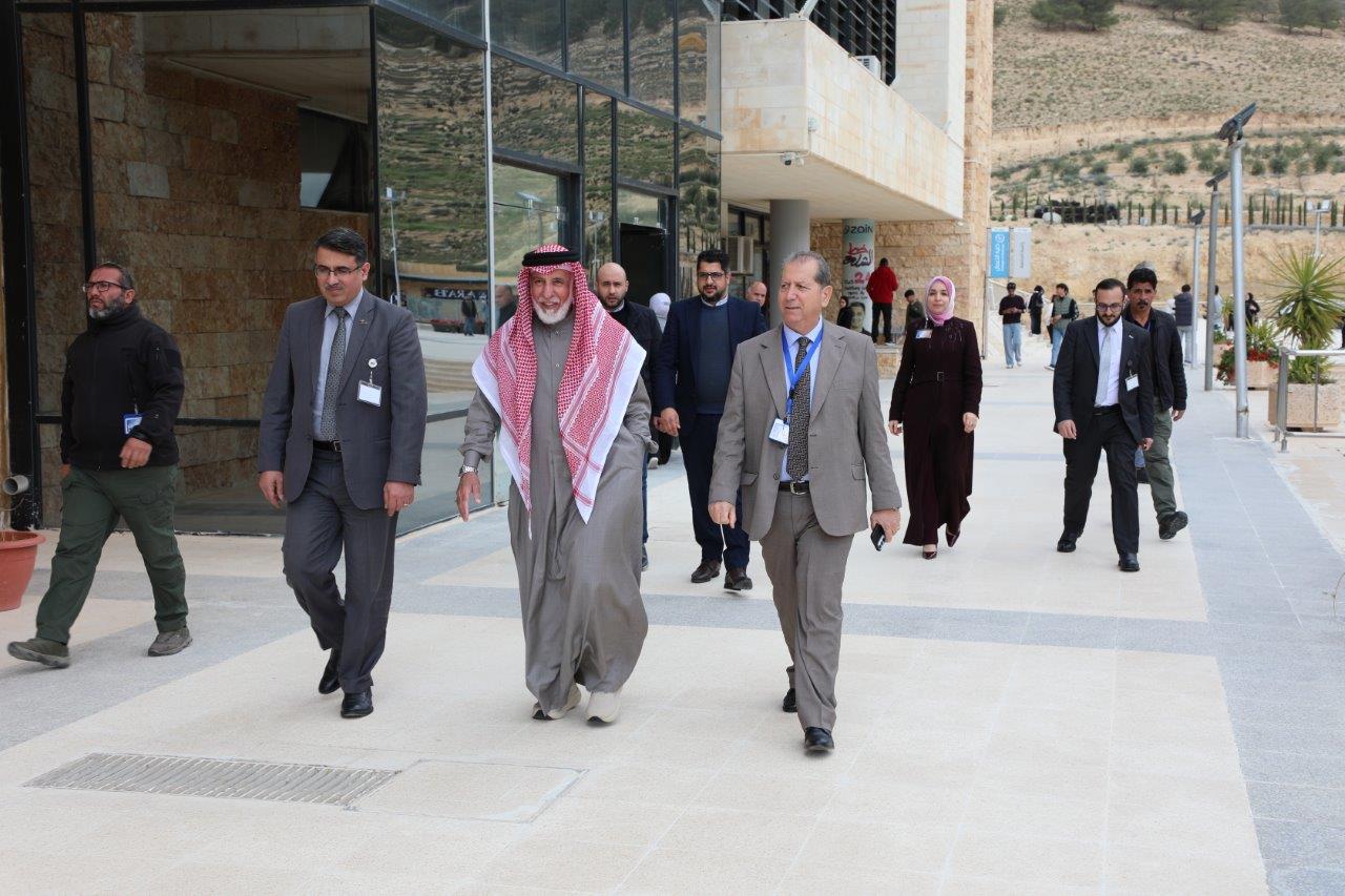 رئيس جامعة عمان العربية يستقبل وفداً من جمعية قطر الخيرية لبحث آفاق التعاون المشترك7