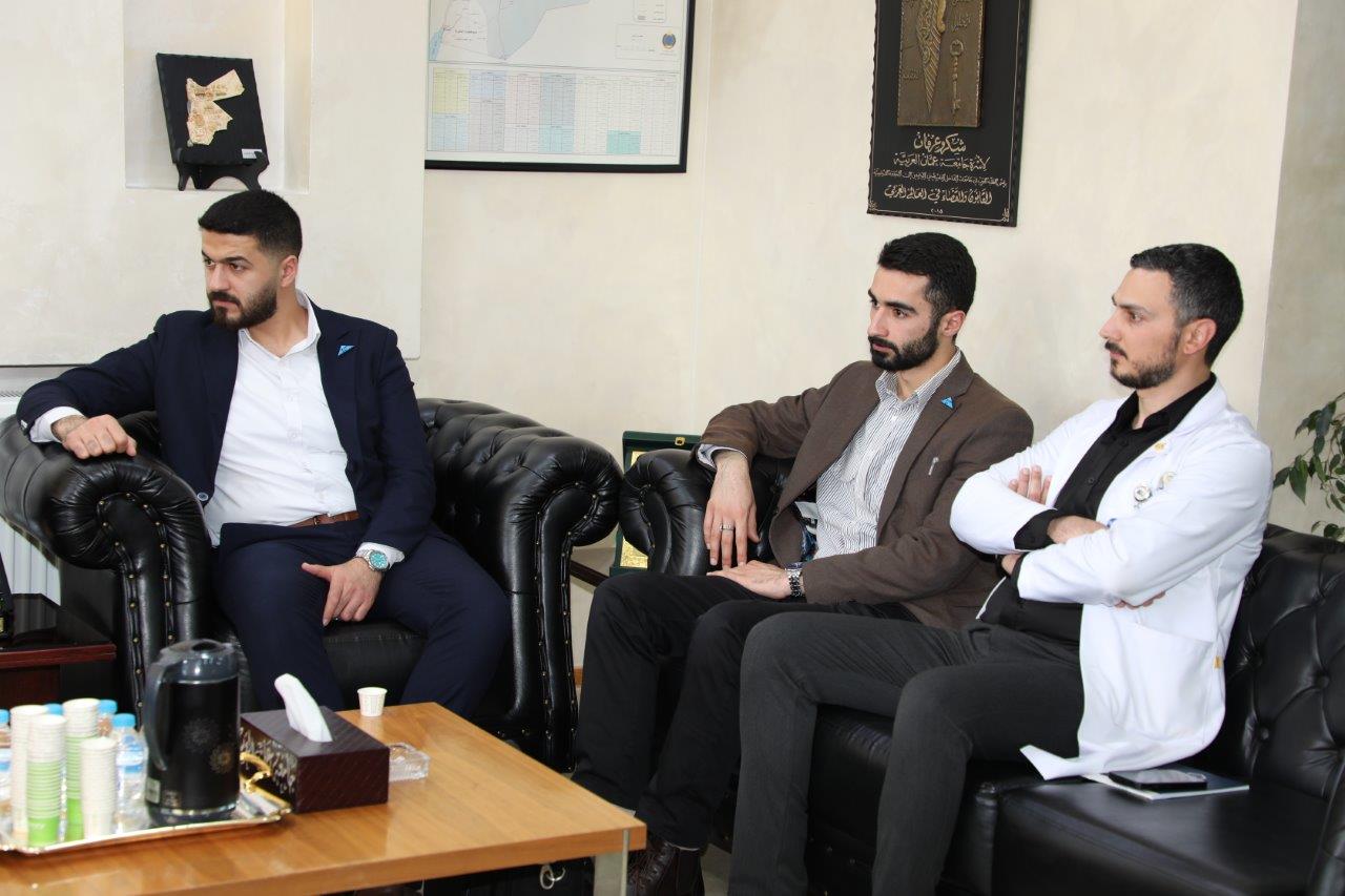 جامعة عمان العربية تعقد دورة تدريبية في الإنعاش القلبي الرئوي واستخدام جهاز (AED) بالتعاون مع شركة (ZOll) العالمية2