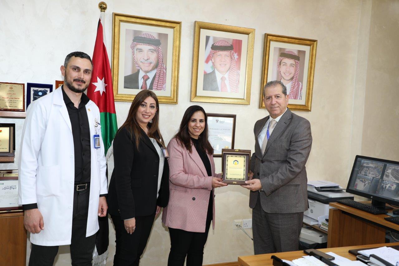 جامعة عمان العربية تعقد دورة تدريبية في الإنعاش القلبي الرئوي واستخدام جهاز (AED) بالتعاون مع شركة (ZOll) العالمية3