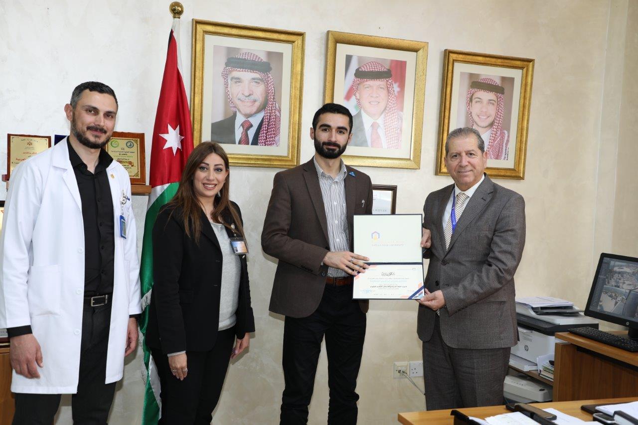 جامعة عمان العربية تعقد دورة تدريبية في الإنعاش القلبي الرئوي واستخدام جهاز (AED) بالتعاون مع شركة (ZOll) العالمية5