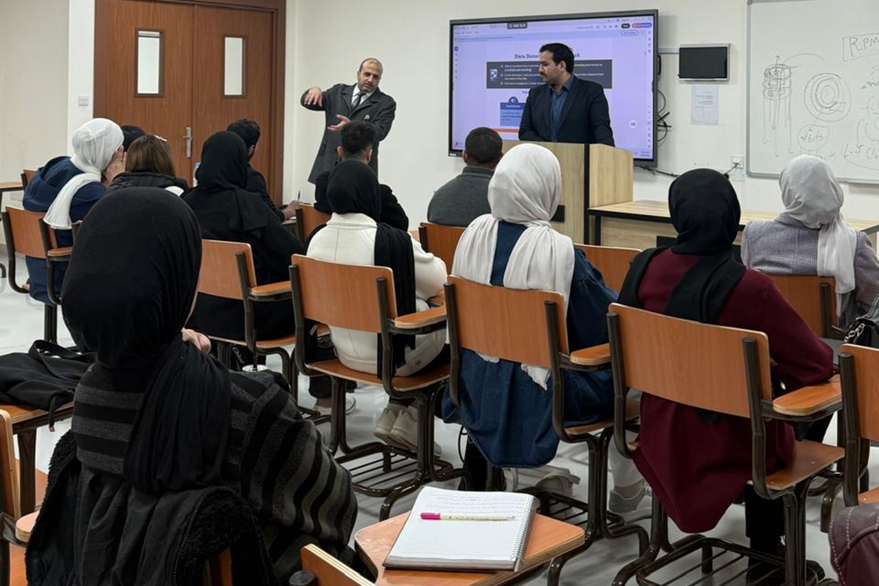 كلية تكنولوجيا المعلومات في "عمان العربية" تسلط الضوء على قصة نجاح خريجها إسلام ربابعة2