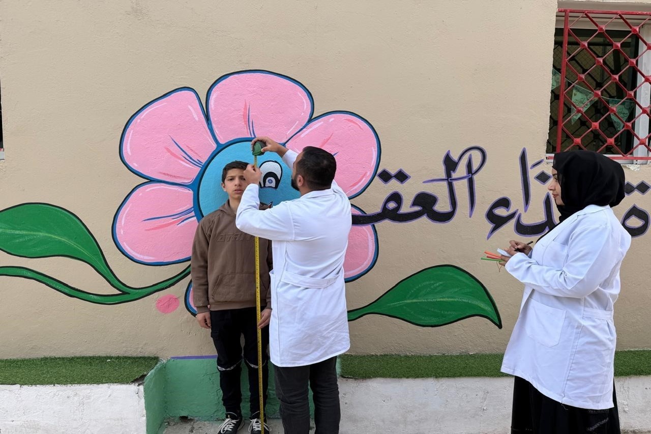 طلبة صيدلة "عمان العربية" يقدمون ورشة توعوية حول السمنة والتغذية الصحية في "أكاديمية بريق المجد النموذجية"4