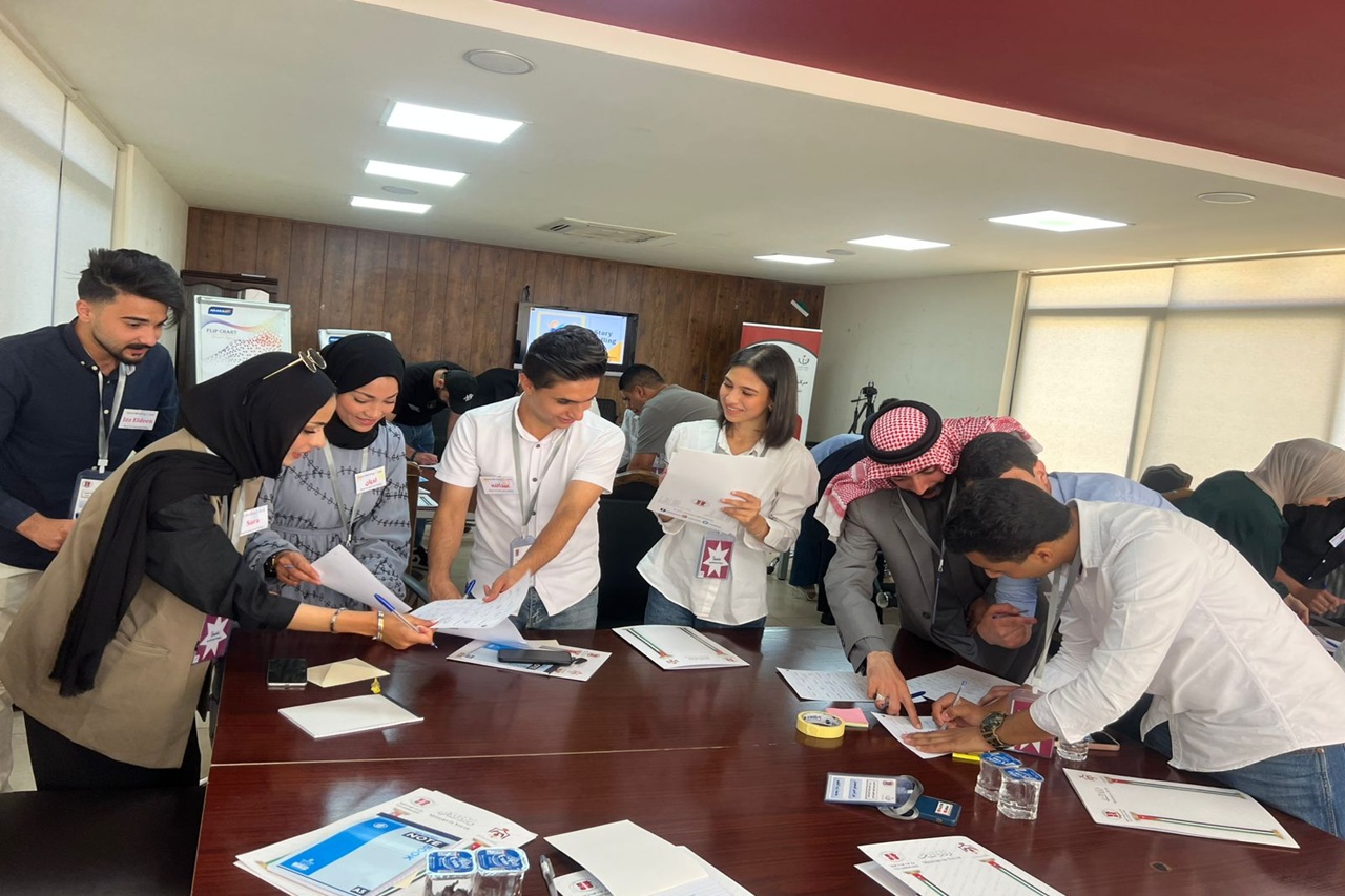 الطالبة آن من جامعة عمان العربية تختتم مشاركتها في برنامج "نشامى" لإعداد القادة الشباب بـ(80) ساعة تدريبية نوعية3