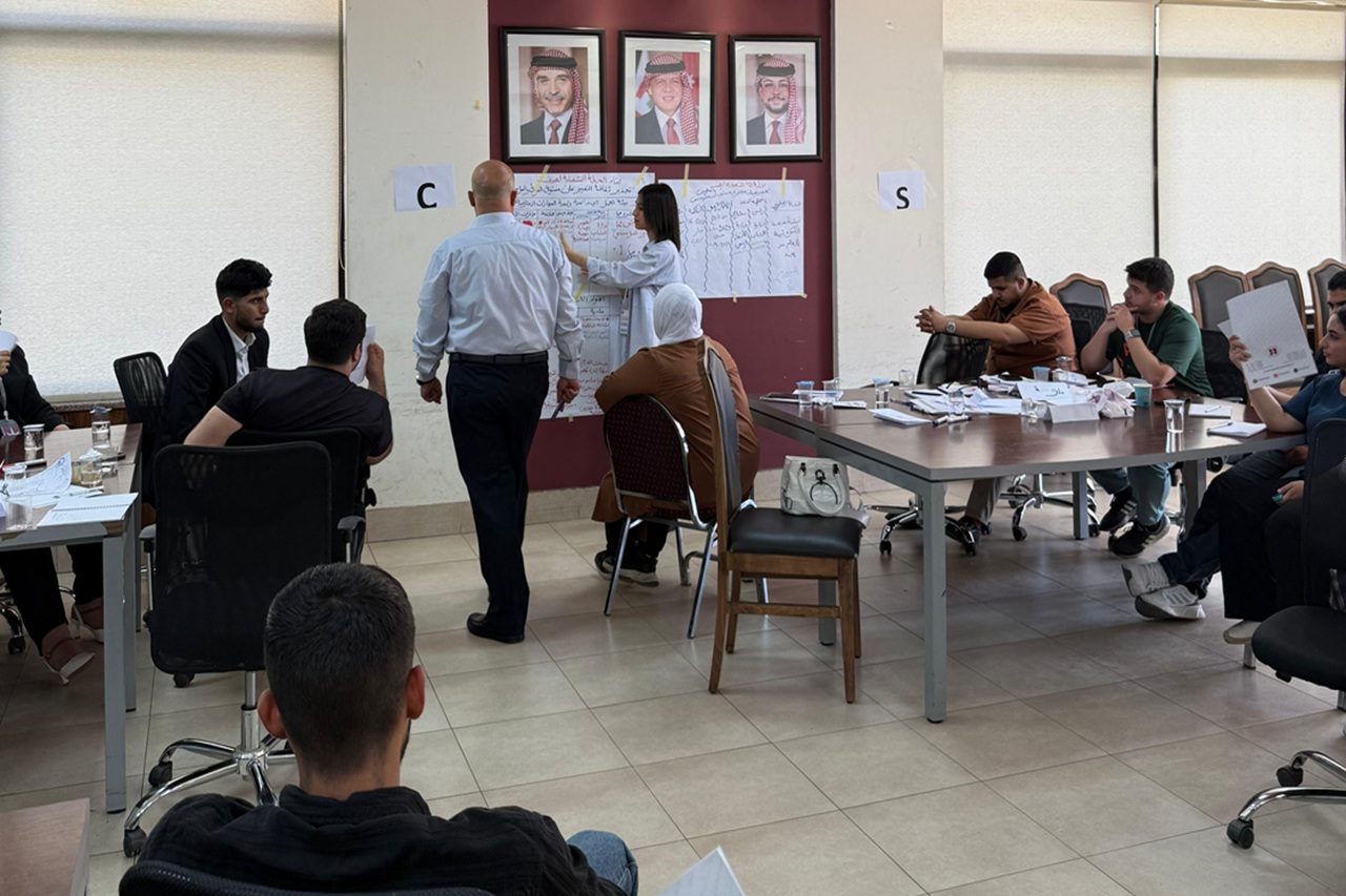 الطالبة آن من جامعة عمان العربية تختتم مشاركتها في برنامج "نشامى" لإعداد القادة الشباب بـ(80) ساعة تدريبية نوعية5