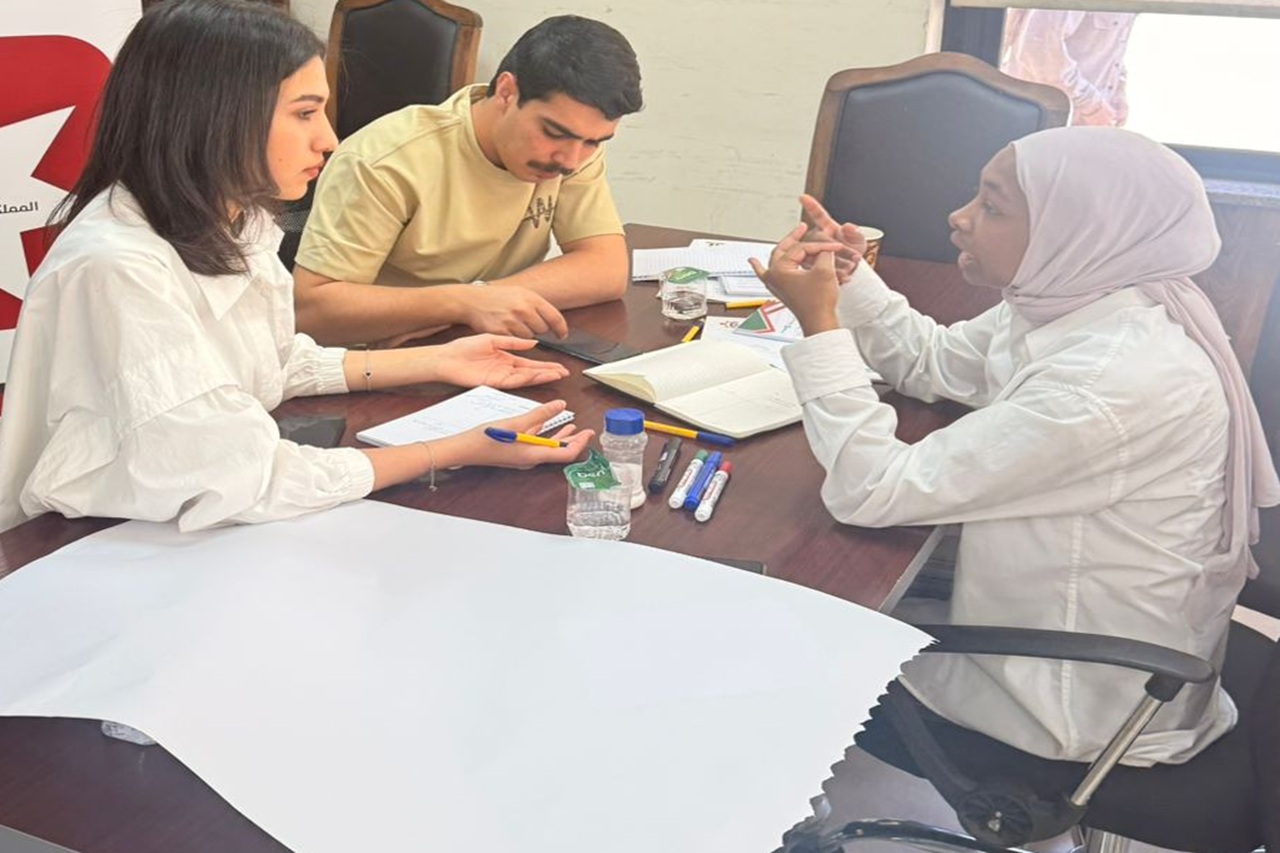 الطالبة آن من جامعة عمان العربية تختتم مشاركتها في برنامج "نشامى" لإعداد القادة الشباب بـ(80) ساعة تدريبية نوعية8