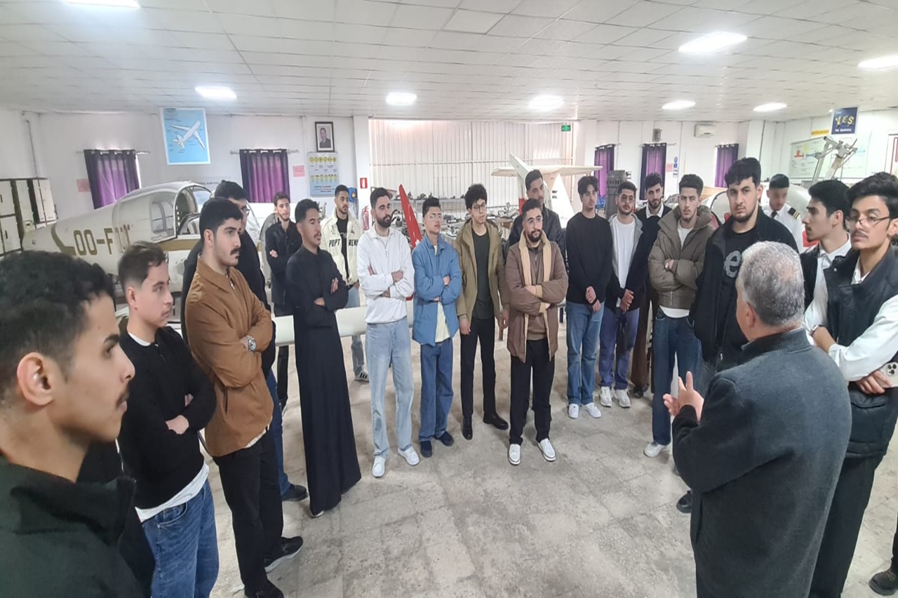 طلبة كلية علوم الطيران في "عمان العربية" يزورون أكاديمية الشرق الأوسط للطيران1