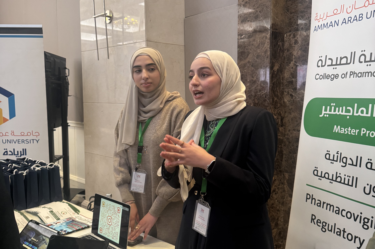 كلية الصيدلة في "عمان العربية" تمثل دورها الريادي في مؤتمر تكامل التعليم بالأردن3