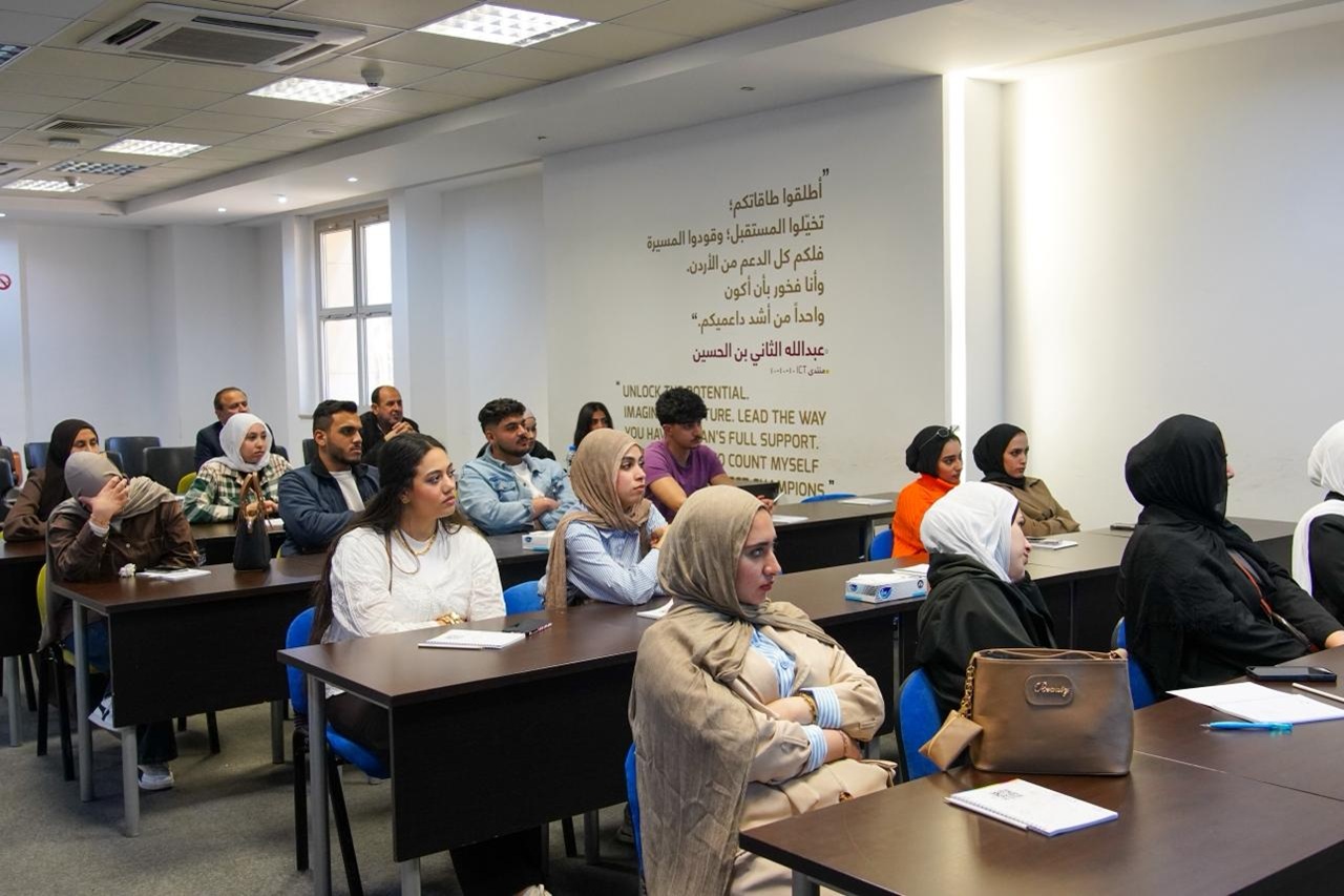 جامعة عمان العربية تنظم زيارة علمية لطلبة إدارة الموارد البشرية إلى مختبر الألعاب الأردني3