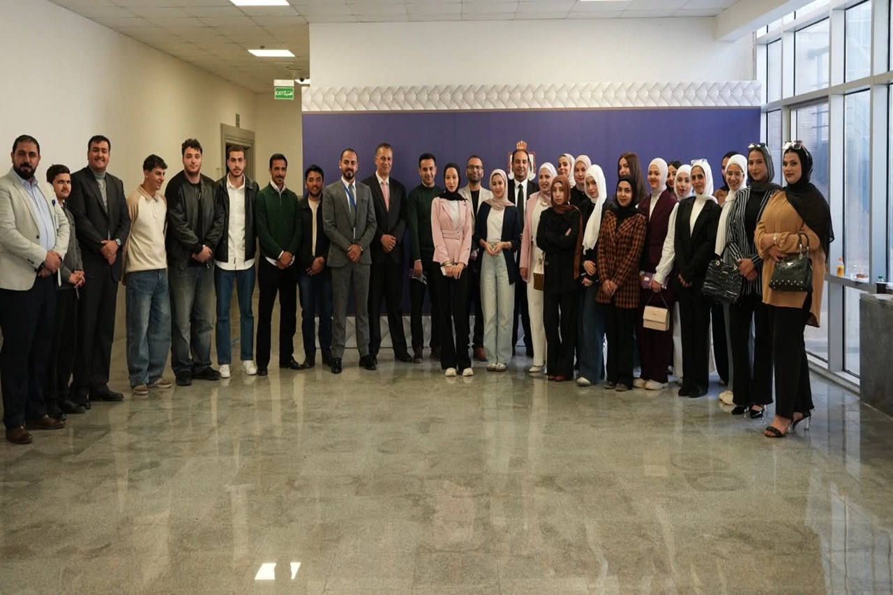 طلبة جامعة عمان العربية في زيارة علمية إلى المعهد القضائي الأردني لتعزيز المعرفة القانونية والتطبيقية4