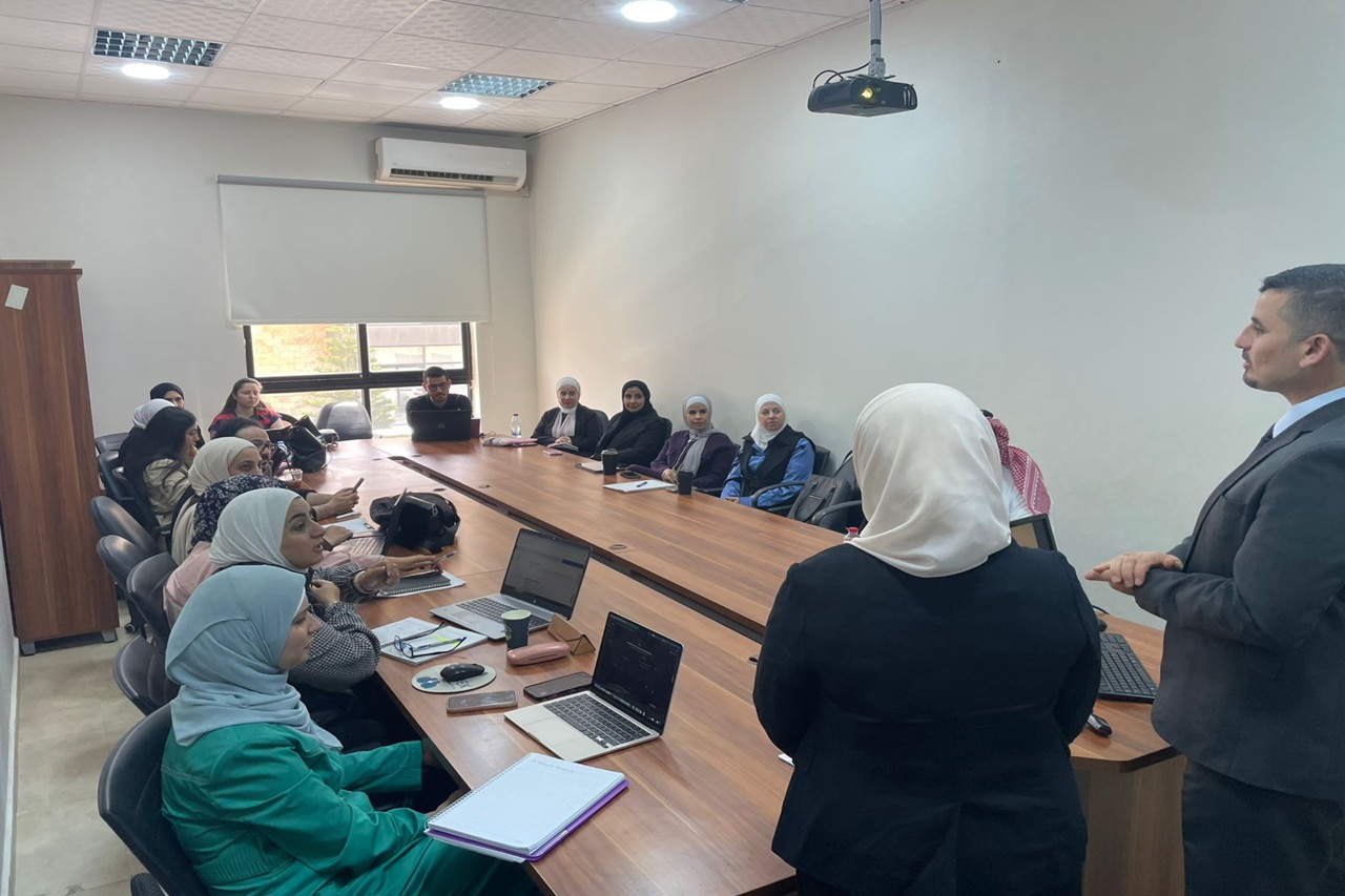 صيدلة "عمان العربية" تنظم محاضرة لطلبة الدراسات العليا حول تعزيز المعرفة بالأدوية الحيوية المماثلة1