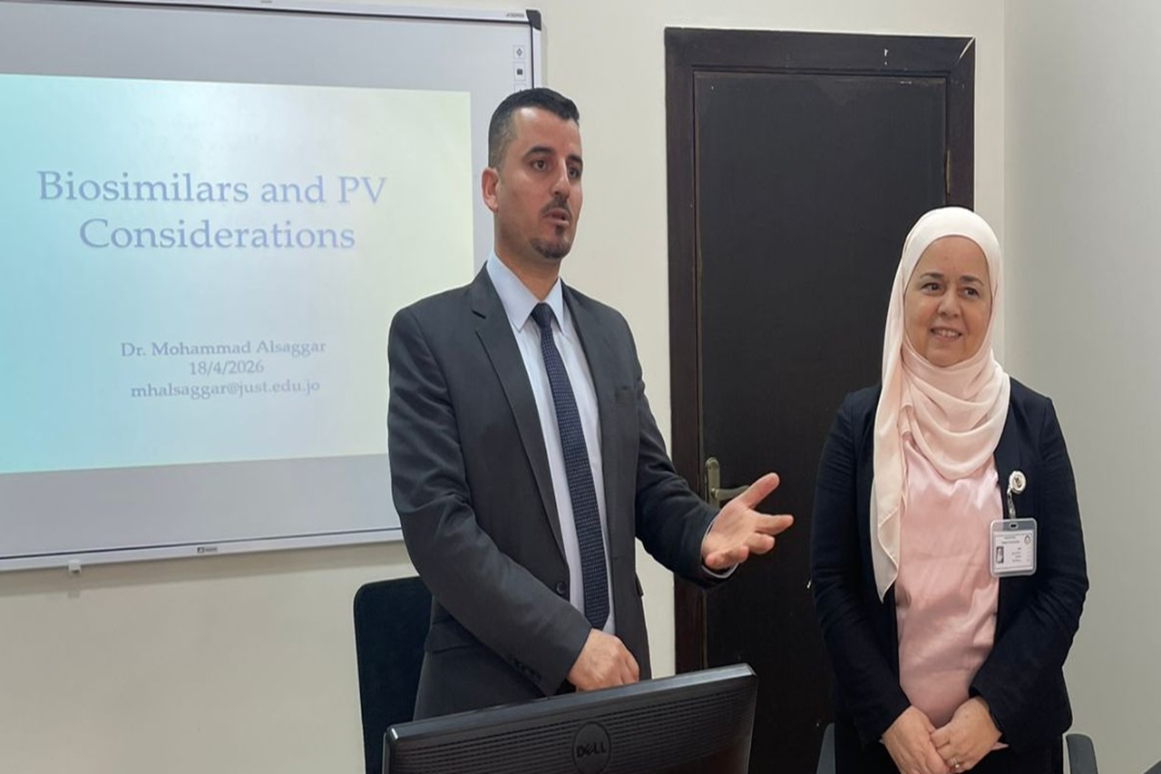 صيدلة "عمان العربية" تنظم محاضرة لطلبة الدراسات العليا حول تعزيز المعرفة بالأدوية الحيوية المماثلة3