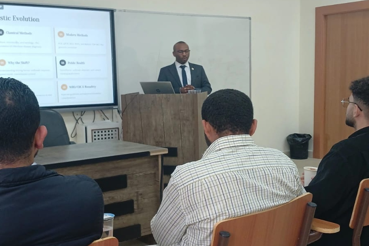 كلية العلوم الطبية التطبيقية في "عمان العربية" تعقد محاضرة علمية بعنوان "التشخيص المخبري للأمراض السارية باستخدام التقنيات الجزيئية (PCR)"2